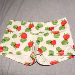 Fleo Shorts Strawberries, Size Medium.